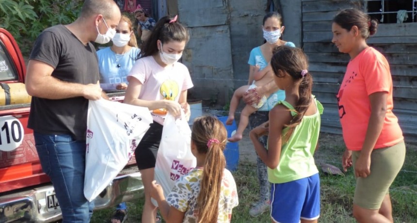 La Agrupación RED x Campana entregó útiles en Barrio La Esperanza