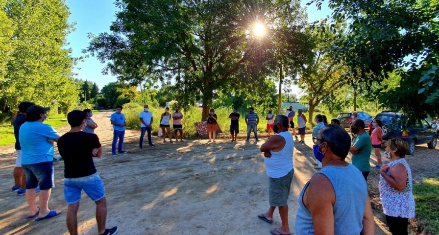 Inquietud en Los Pioneros por el estado de abandono del barrio