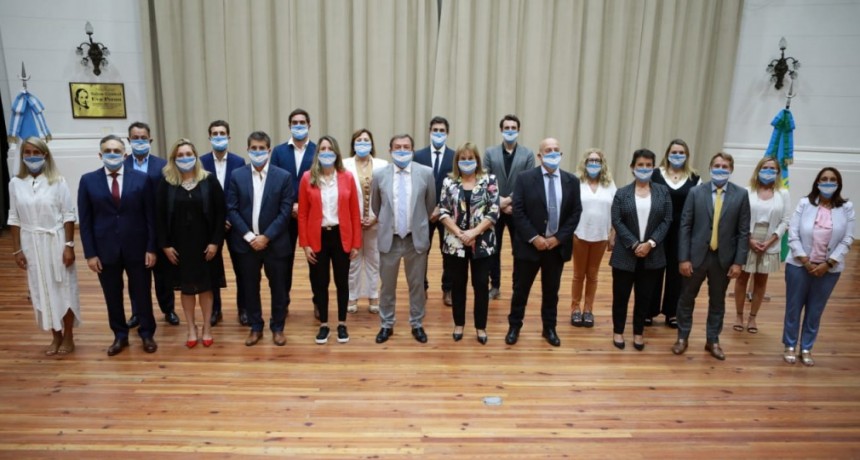 Senadores JxC:  Presenciamos un discurso guionado y totalmente descriptivo