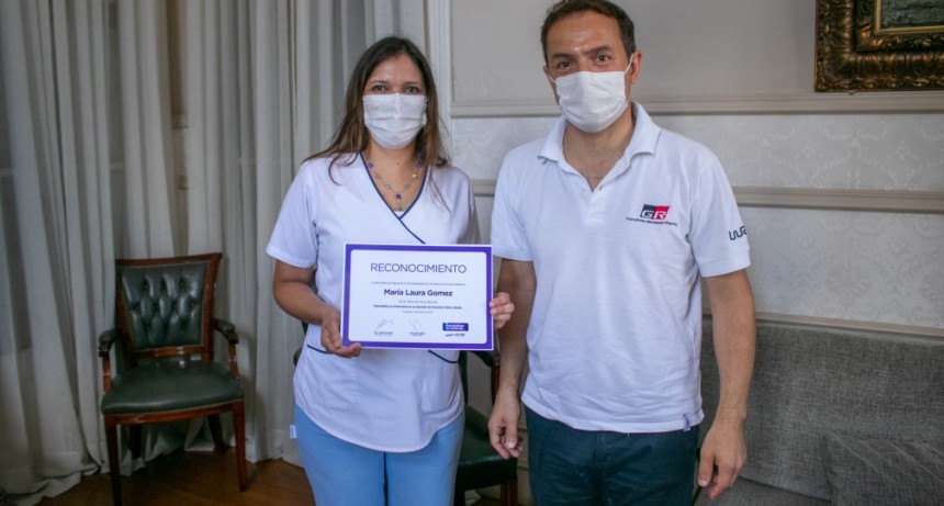 El Intendente reconoció a la primera enfermera del hospital especializada en cuidados críticos   