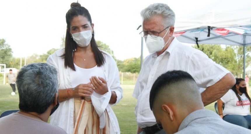 Rubén Romano:  Abella debe venir a ver los lugares donde se vacuna a nuestros vecinos