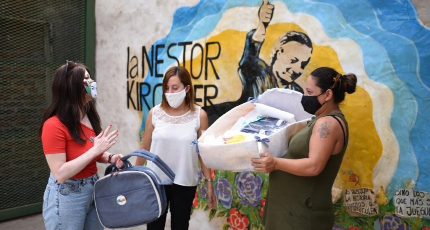 ALONSO Y CARRIZO ENTREGARON NUEVOS KITS DE PUNTO BEBÉ