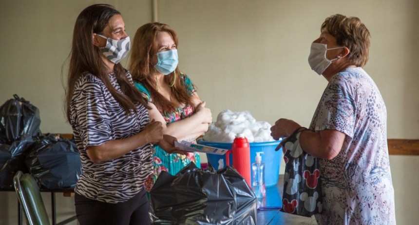 El Municipio entregó asistencia alimentaria a adultos mayores en situación de vulnerabilidad   