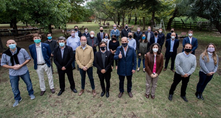  PEHUAJÓ : Kicillof visitó un operativo de vacunación y encabezó una reunión de gabinete 