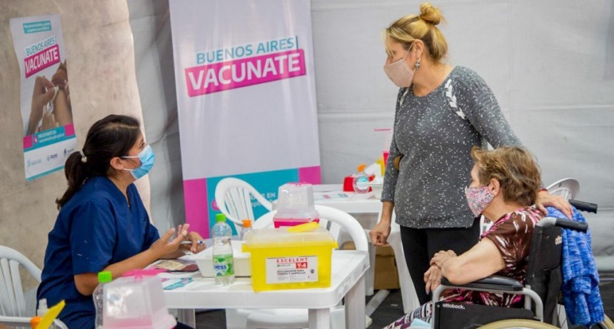 VOLNOVICH SUPERVISÓ EL FUNCIONAMIENTO DEL CENTRO DE VACUNACIÓN COVID QUE PAMI PUSO EN MARCHA EN BERAZATEGUI