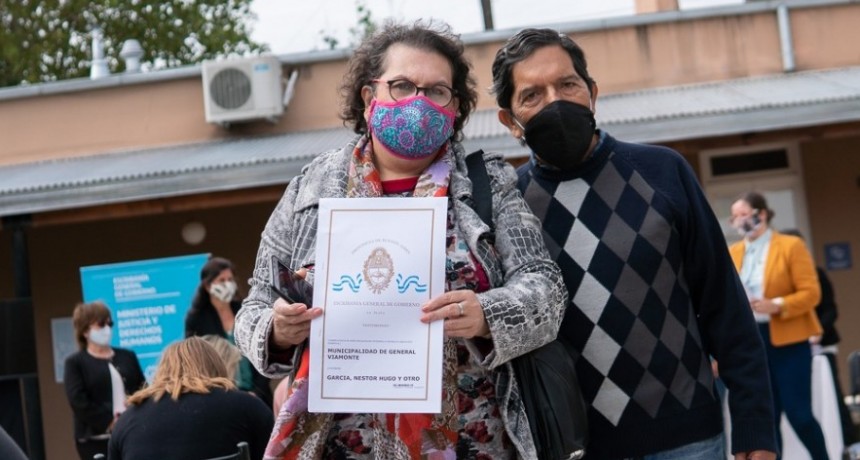 MI ESCRITURA, MI CASA :  La Provincia entregó 1.740 títulos de propiedad en 17 municipios