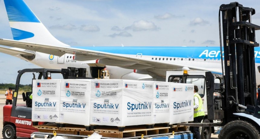 Coronavirus: Arriba otro avión de Aerolíneas Argentinas con 370.000 dosis del componente 1 de la vacuna Sputnik V