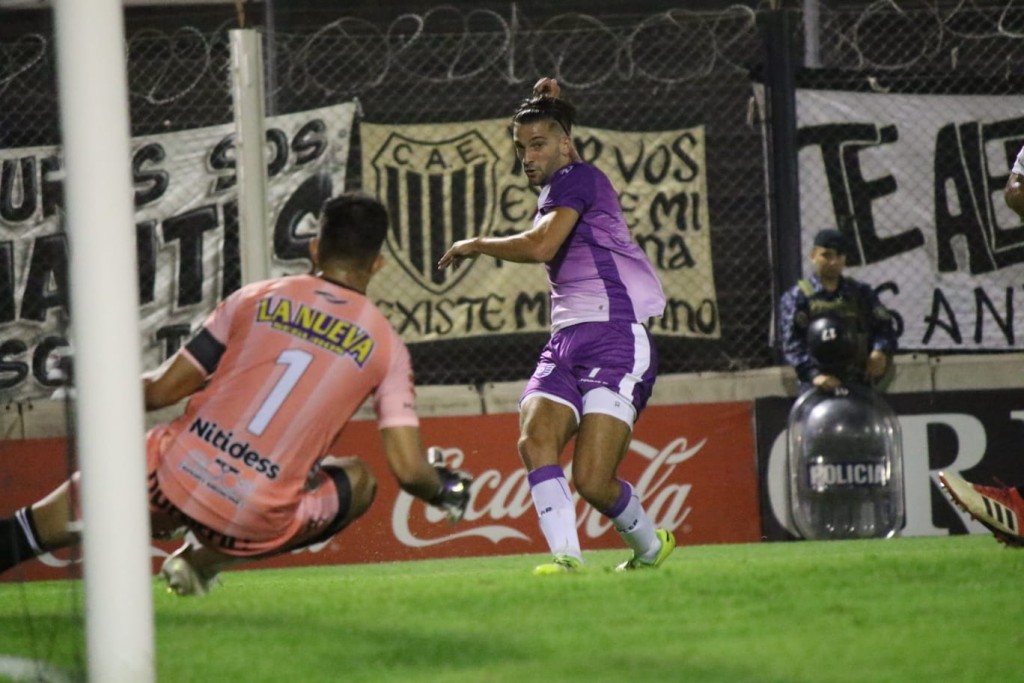 Lautaro Díaz : fue una sensación rara marcarle dos goles a mi ex Club