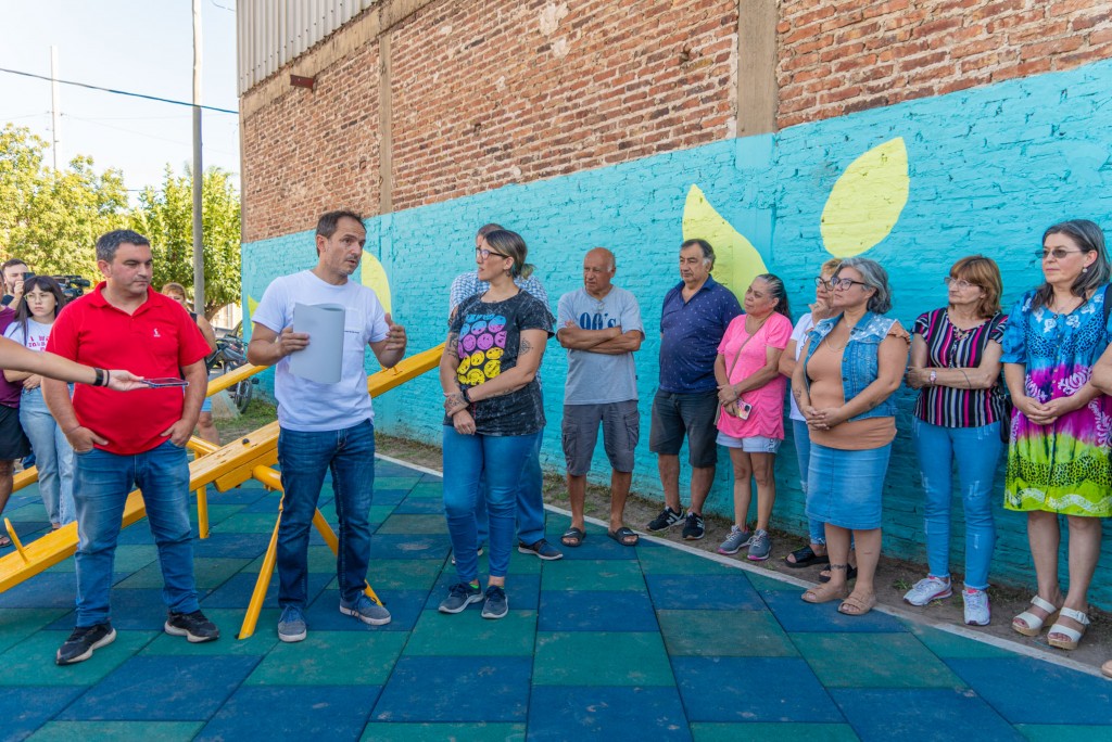 Junto a vecinos, Abella inauguró una nueva plaza en los barrios Dallera y Romano