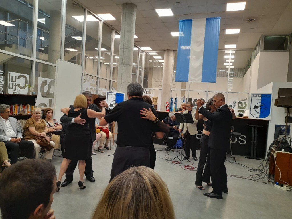 Baile y música para celebrar los 39 años del Círculo Amigos del Tango