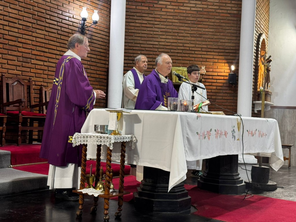 Elisa Abella y Karina Sala acompa&ntilde;aron la misa por los 80 a&ntilde;os del Padre Giovanni