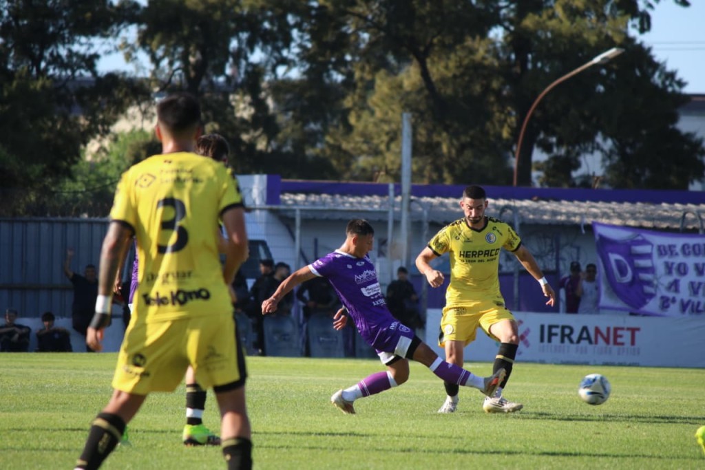 Villa D&aacute;lmine no pudo con Comunicaciones