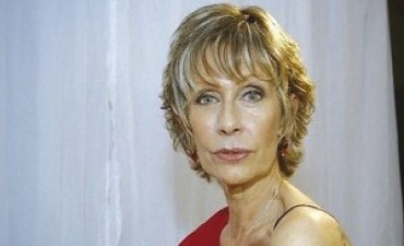 Llega Maria Valenzuela a La Rosa con su nuevo espectaculo unipersonal