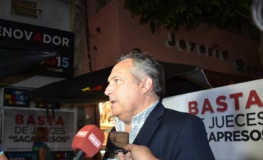 #BastadeJuecesSacapresos:  El Frente Renovador local comenz&oacute; la recolecci&oacute;n de firmas en nuestra ciudad.