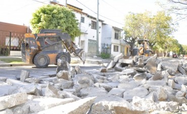 Avanzan las obras del Programa de Bacheo en la calle Almirante Brown