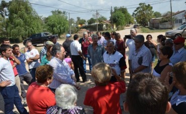 Falta de Agua:  Juan Ghione se reuni&oacute; con vecinos del Barrio Las Acacias.