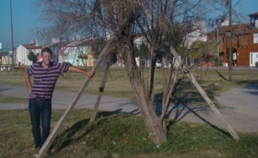 Axel Cantlon: &ldquo;culpan a los vecinos porque no pueden ni cuidar una plaza&rdquo;
