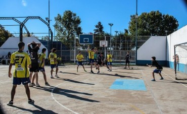 Handball  Las cuatro categor&iacute;as de Campana Boat Club ganaron en su debut