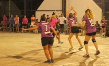 Handball:  Los equipos de intermedia femenino y juveniles masculino de Campana Boat Club volvieron a ganar