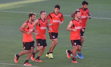 El plantel profesional de River Plate se entren&oacute; por la tarde en el Estadio Monumental