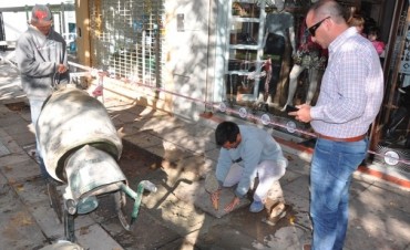 Se repararon veredas de la avenida Varela 
