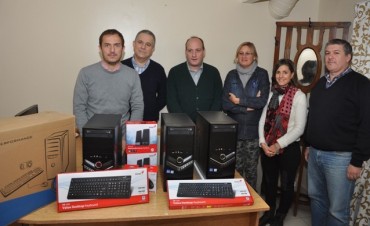 El Intendente entreg&oacute; computadoras al Hospital para mejorar la atenci&oacute;n 