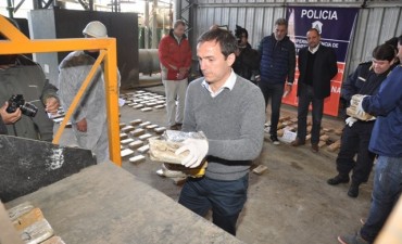 El Intendente particip&oacute; de la destrucci&oacute;n de 250 kilos de marihuana 
