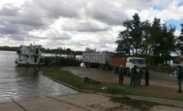 El Municipio colabora con productores afectados por la crecida del r&iacute;o