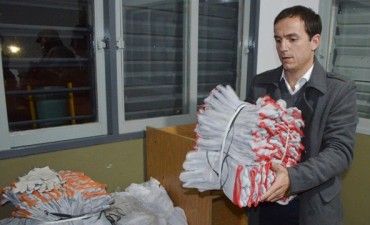 Comenz&oacute; la entrega de indumentaria a empleados municipales 