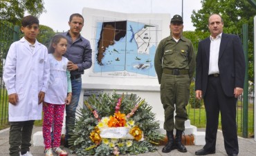 Campana homenaje&oacute; a los veteranos y ca&iacute;dos en la Guerra de Malvinas