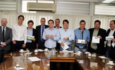 Abella se reuni&oacute; con el presidente de IOMA para coordinar la entrega de las nuevas credenciales 