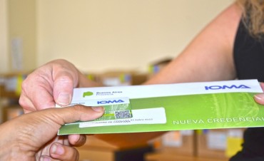 IOMA comenz&oacute; con la entrega de las nuevas credenciales   