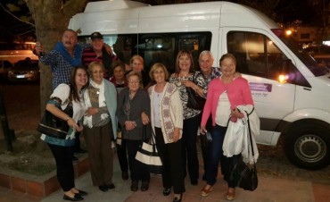 Adultos mayores de la ciudad disfrutaron de un concierto musical en Chascom&uacute;s