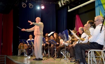 La Banda Municipal realizó un emotivo Concierto homenaje
