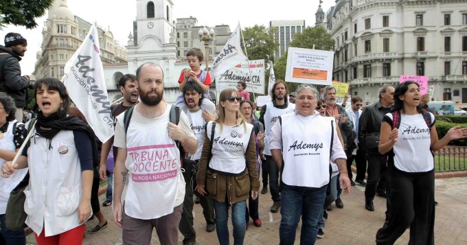 Gobierno bonaerense se reunir&aacute; el lunes con docentes