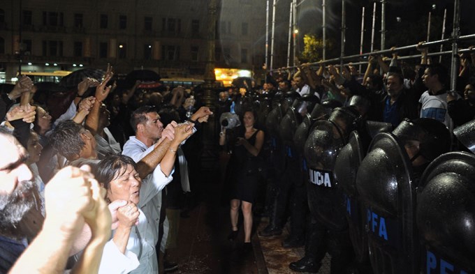 Liberaron a los docentes detenidos tras la represi&oacute;n en Congreso