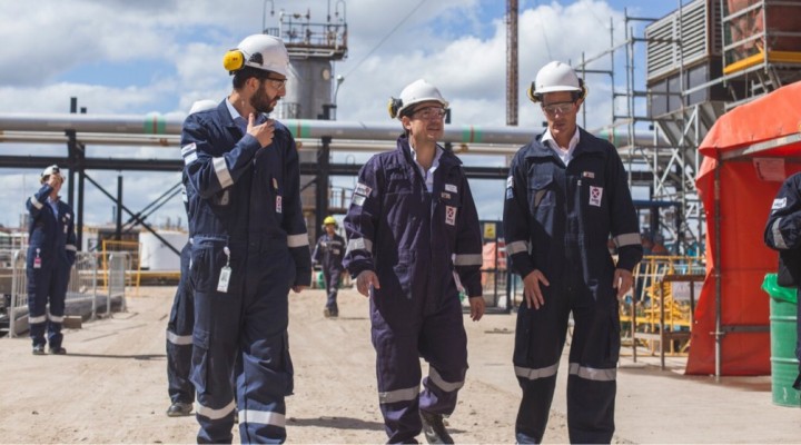 Abella visit&oacute; las obras de Expansi&oacute;n de la Refiner&iacute;a de AXION energy