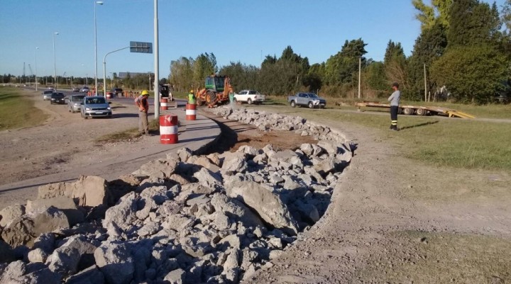 Por gestiones del Municipio, reparan la rotonda de Las Acacias