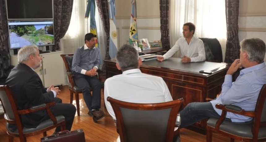 El Intendente se reuni&oacute; con los herederos de los terrenos linderos a la casa de los Costa