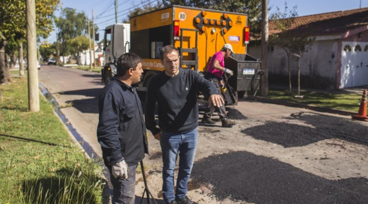 El Municipio adquiri&oacute; un segundo cami&oacute;n para bacheo urbano que ya trabaja en las calles de la ciudad