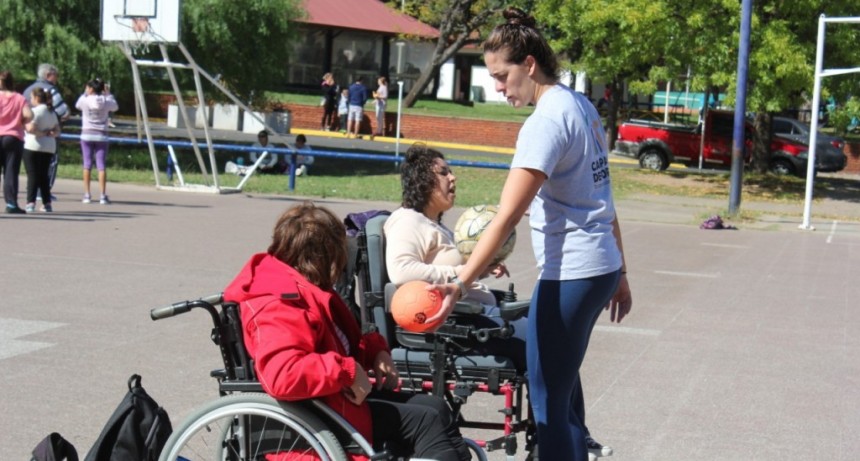 Recreaci&oacute;n y deportes: adultos mayores y chicos con discapacidad disfrutan de distintas actividades 