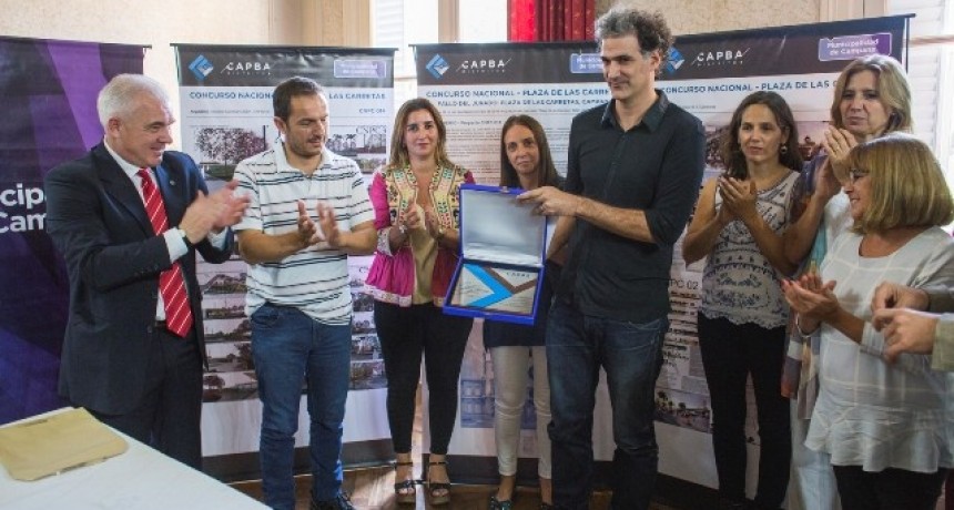 El Intendente present&oacute; al proyecto ganador para la construcci&oacute;n de la Plaza de las Carretas