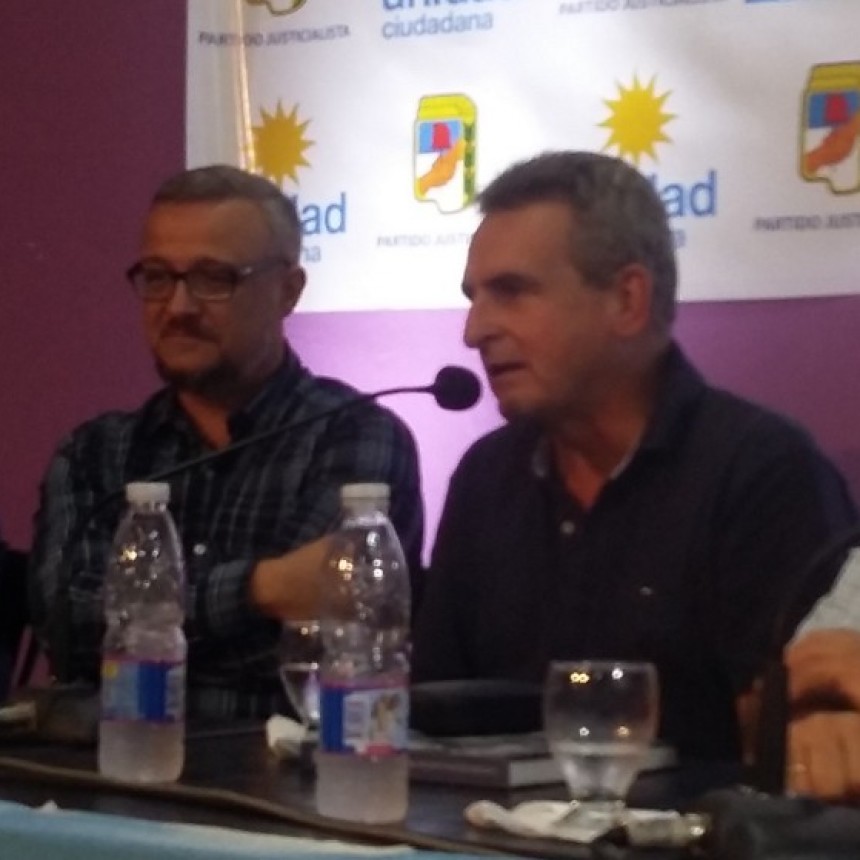 Agust�n Rossi se present� en un multitudinario acto en la sede de la U.O.M