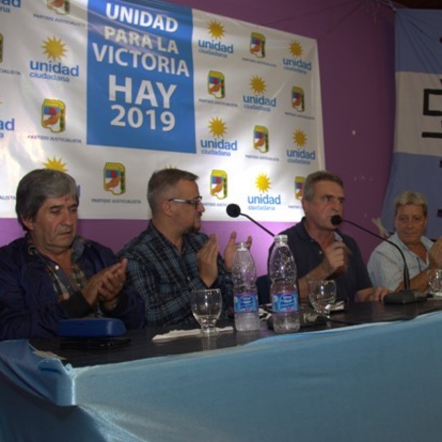Agust�n Rossi se present� en un multitudinario acto en la sede de la U.O.M