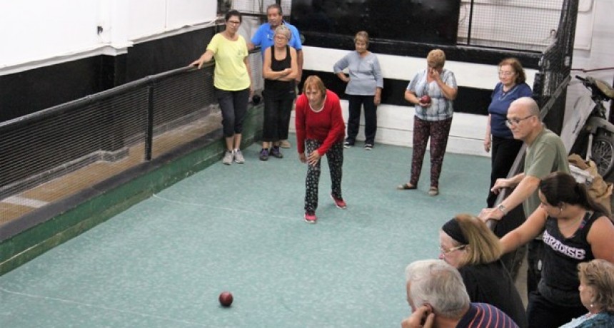 Comenzaron las clases de bochas para adultos mayores