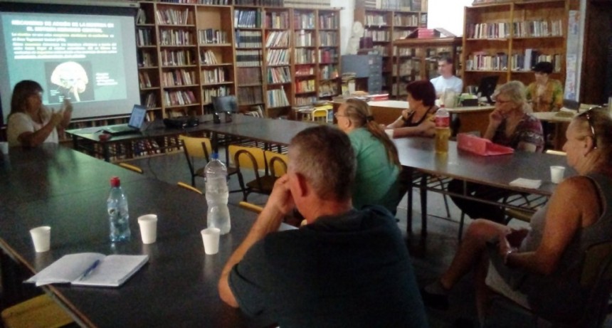 Vecinos participaron de una charla informativa para dejar de fumar