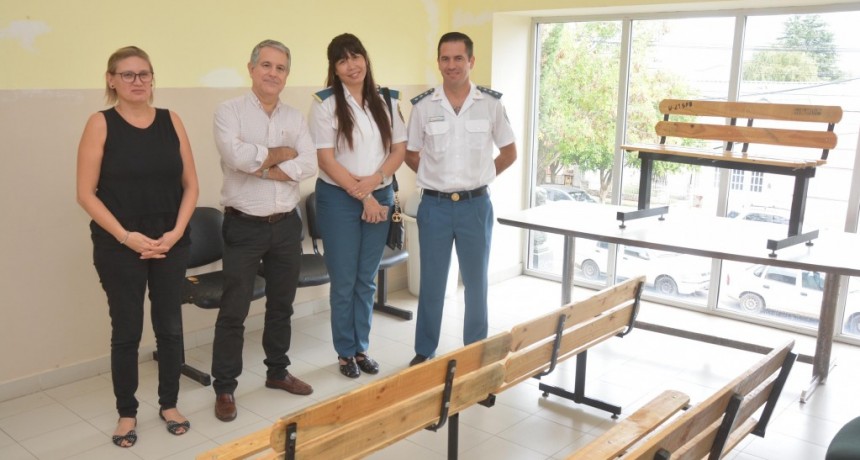 El hospital recibi&oacute; bancos restaurados por internos de la Unidad Penitenciaria N&ordm; 21