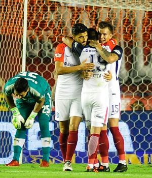El Cicl&oacute;n con un golazo de Botta quedo segundo 