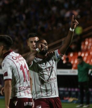 Godoy Cruz ganó y sueña con amargar a Boca