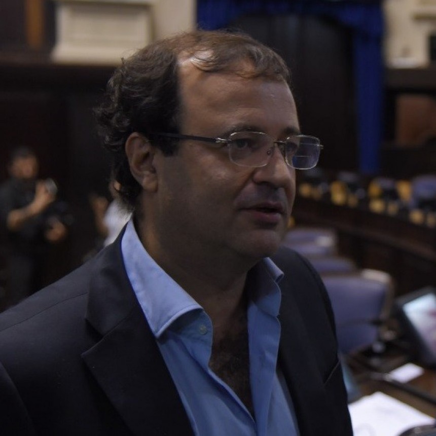 Proponen que el seguro est&eacute; visible en el parabrisas
